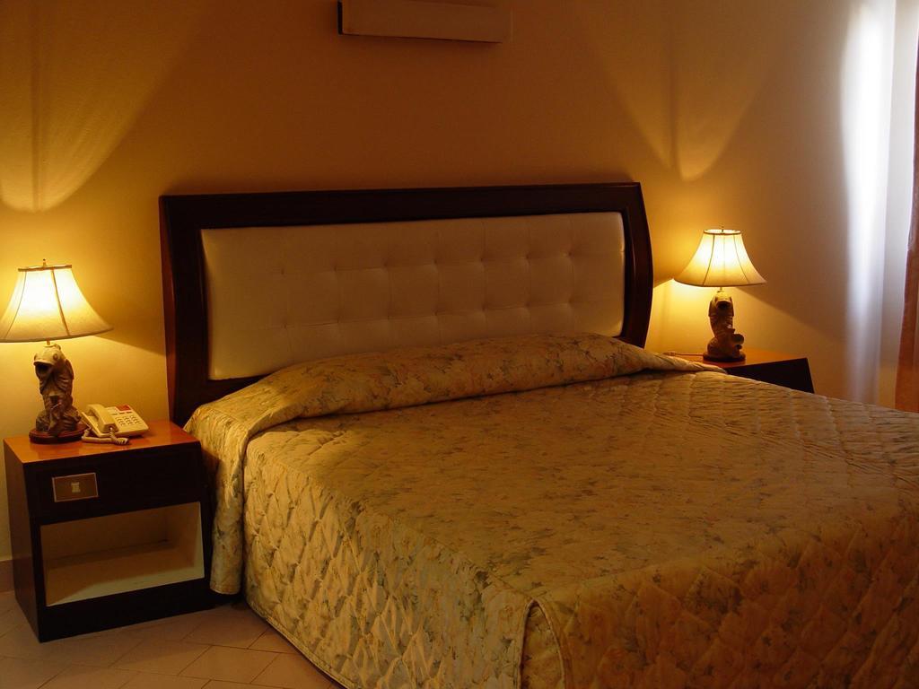 Petchkasem Grand Hotel Surin Bagian luar foto