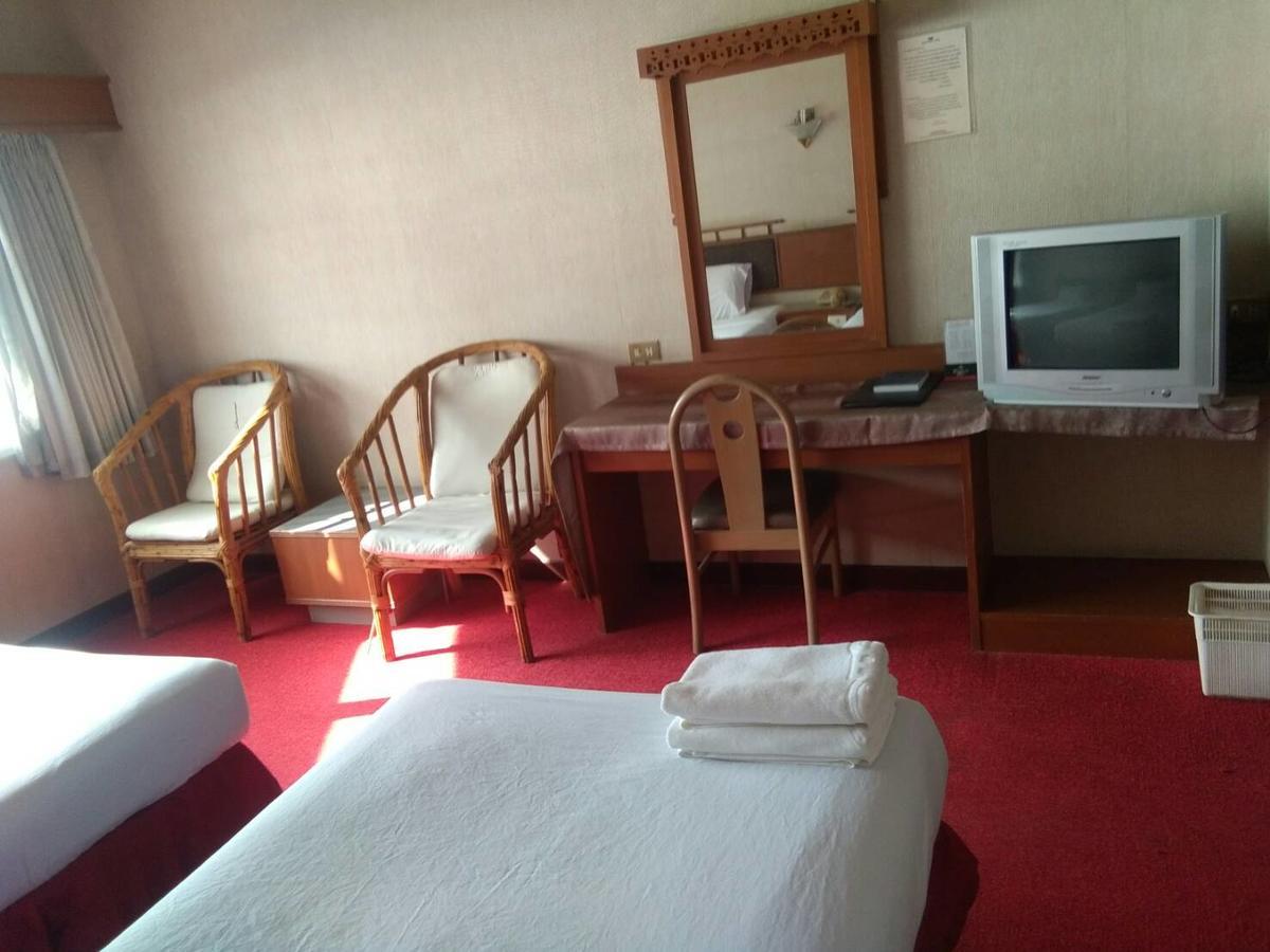 Petchkasem Grand Hotel Surin Bagian luar foto