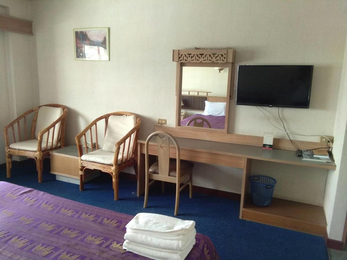 Petchkasem Grand Hotel Surin Bagian luar foto