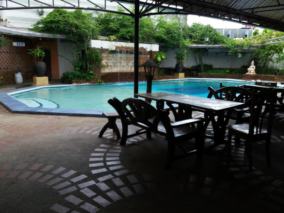 Petchkasem Grand Hotel Surin Bagian luar foto