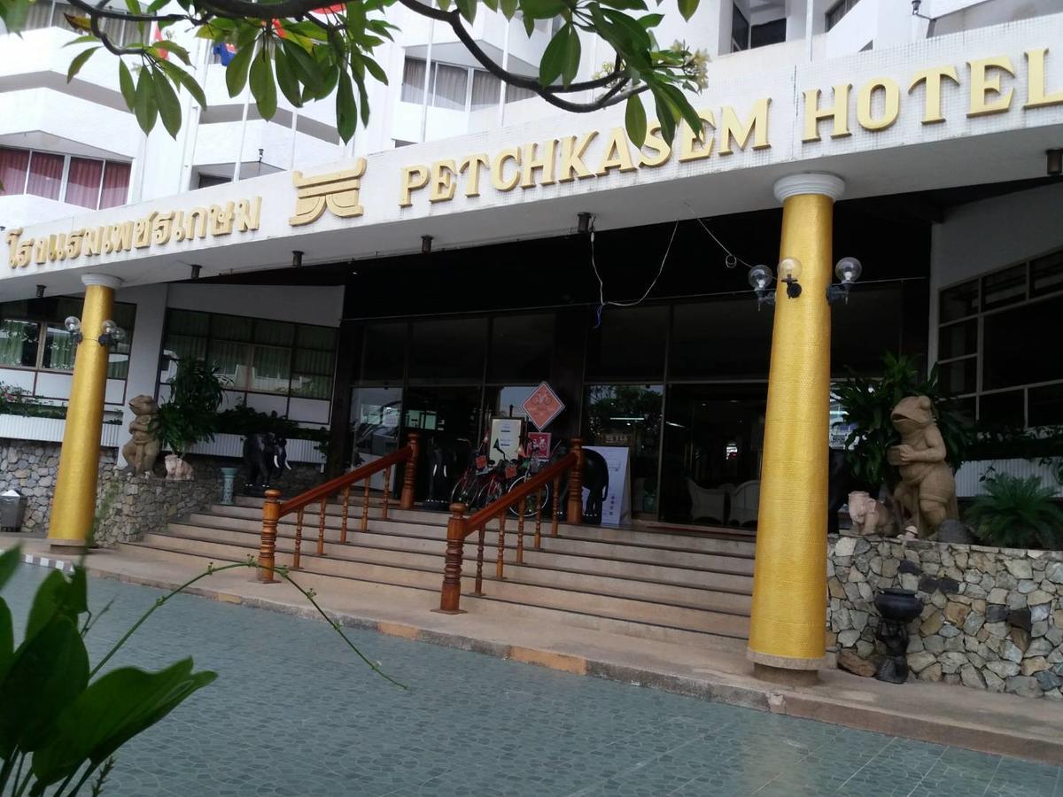 Petchkasem Grand Hotel Surin Bagian luar foto